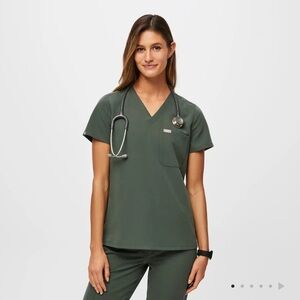 Figs: Catarina One-Pocket Scrub Top - Moss